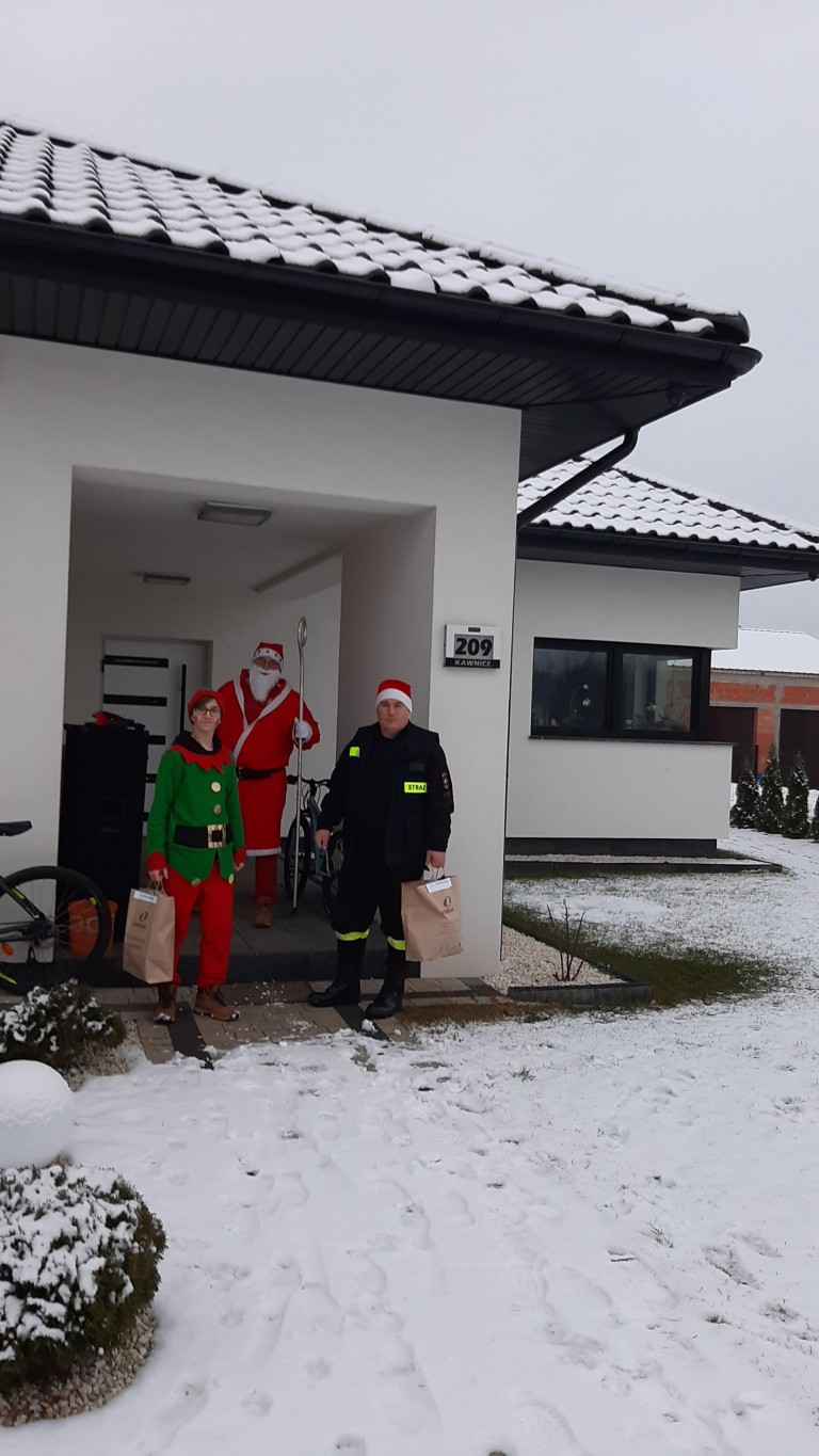 Święty Mikołaj rozwiózł prezenty mieszkańcom Kawnic