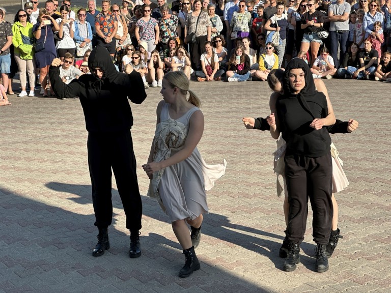 Koniński Teatr Tańca oczarował publiczność plenerowym spektaklem