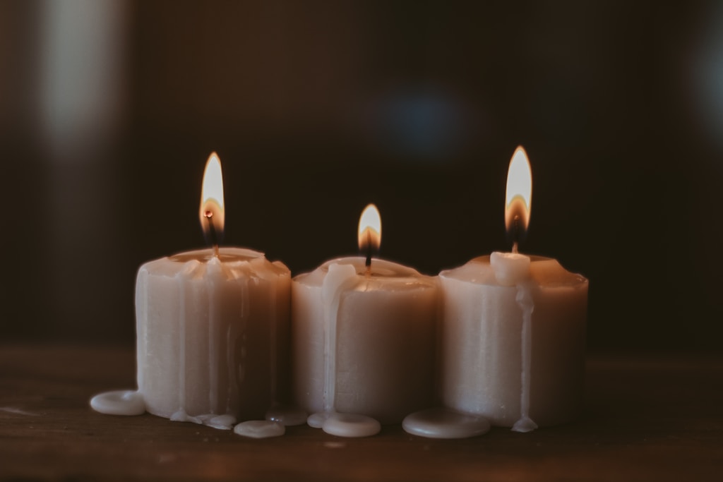Własnoręcznie robione świece – jakie są rodzaje wosku do wyrobu świec?